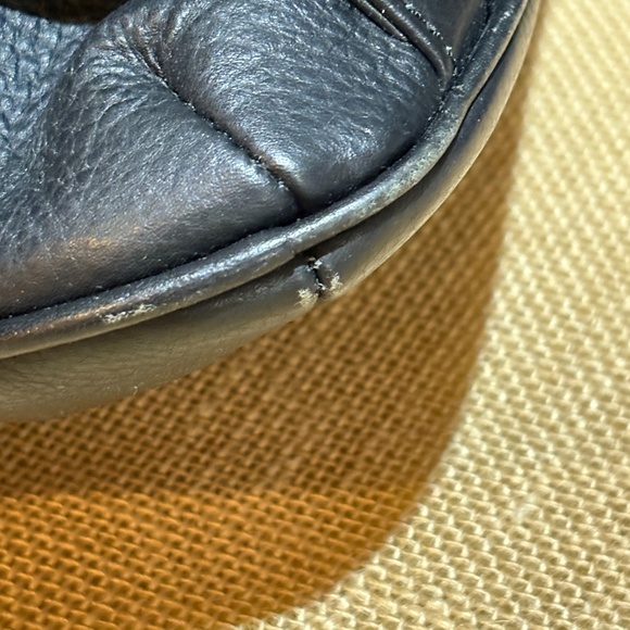 Rowallan of Scotland Genuine Leather Convertible Crossbody Backpack 11.5" X 10" - Picture 6 of 16